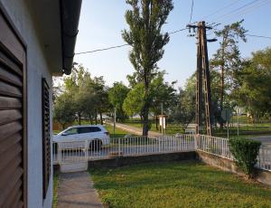 Balaton - Balatonfenyves - Waterfront holiday home - with private pier - rent houses at Lake Balaton in Veréb street
