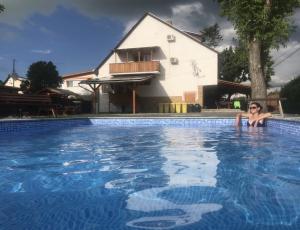 Balatonfenyvesi medencés apartman -  nyaraló ház